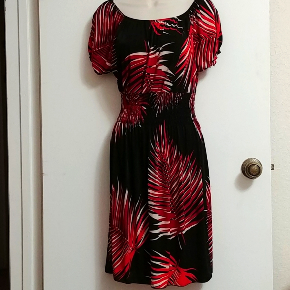 🆕NWOT Leaves Print Dress, Black